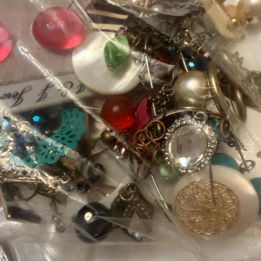4 lbs Assorted Colorful Costume Jewelry Lot - Picture 5 of 9